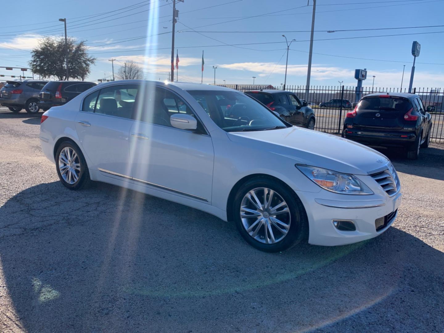 2011 White /Tan Hyundai Genesis 4.6L (KMHGC4DF1BU) with an 4.6L V8 DOHC 32V engine, Automatic transmission, located at 1830 North Belt Line Road, Irving, TX, 75061, (469) 524-0199, 32.834373, -96.993584 - Photo#6